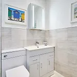 Host & - Shipwrights Eskape Apartment Whitby