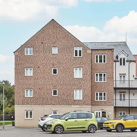 Host & - Shipwrights Eskape Γουίτμπι